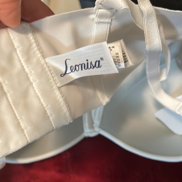 Pair of Leonisa bras NWT size 36B in white and blue - with removable straps - Picture 3 of 5